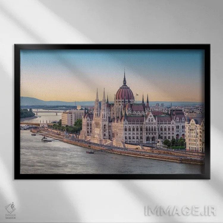 تابلو بنای بوداپست اثر مانجیک پیکچرز (استودیو عکاسی یا فیلمسازی) - نمای قابدار مشکی