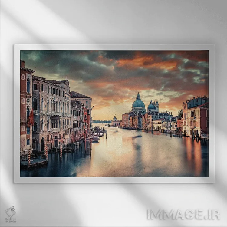 تابلو طلوع آفتاب بر فراز کانال بزرگ اثر مانجیک پیکچرز (استودیو عکاسی یا فیلمسازی) - نمای قابدار سفید