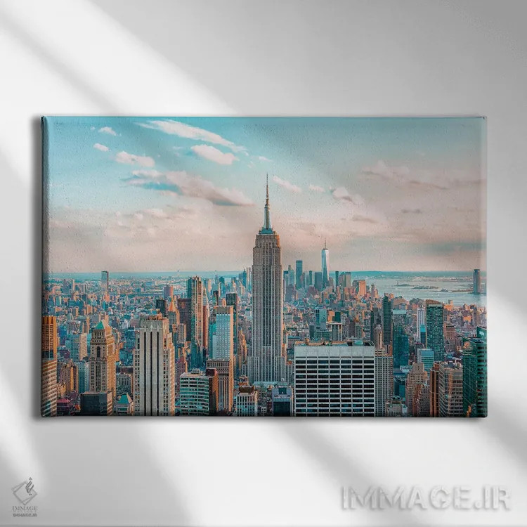 تابلو سیب بزرگ (لقب نیویورک) اثر مانجیک پیکچرز (استودیو عکاسی یا فیلمسازی) - نمای روبهرو روی دیوار