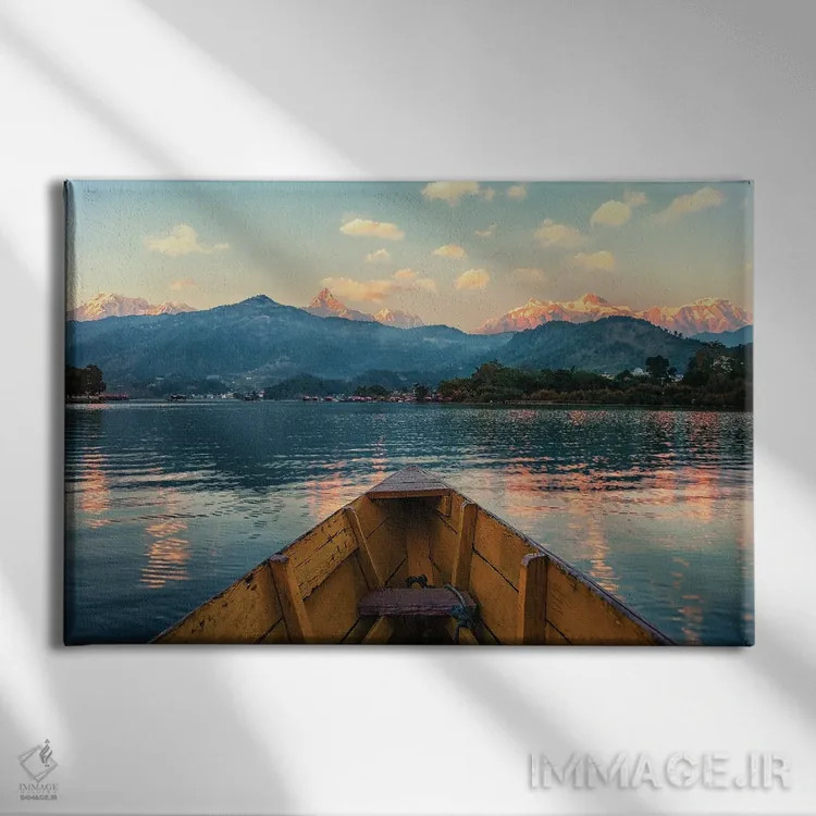 تابلو دریاچه فِوا در غروب اثر مانجیک پیکچرز (استودیو عکاسی یا فیلمسازی) - نمای روبهرو روی دیوار