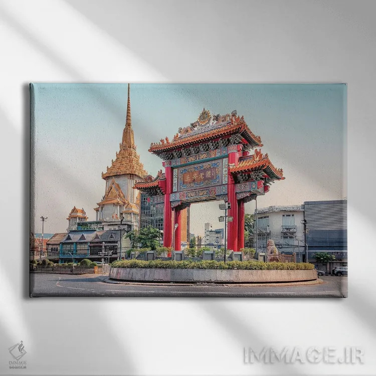 تابلو دروازهٔ محله چینیها اثر مانجیک پیکچرز (استودیو عکاسی یا فیلمسازی) - نمای روبهرو روی دیوار