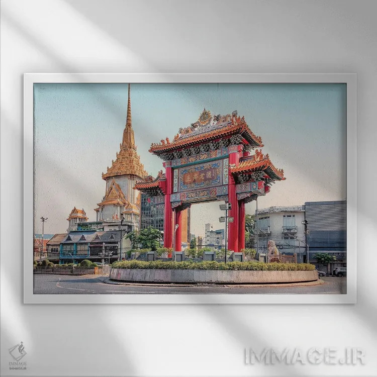 تابلو دروازهٔ محله چینیها اثر مانجیک پیکچرز (استودیو عکاسی یا فیلمسازی) - نمای قابدار سفید