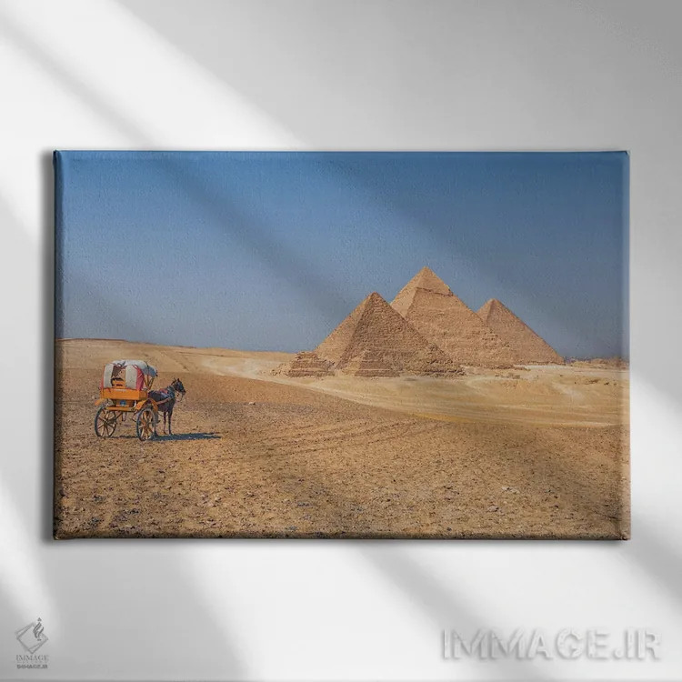 تابلو اهرام بزرگ (مصر) اثر مانجیک پیکچرز (استودیو عکاسی یا فیلمسازی) - نمای روبهرو روی دیوار