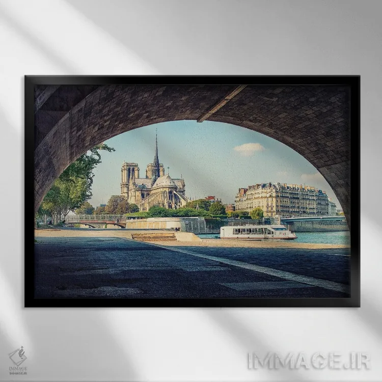 تابلو نوتردام در پاریس اثر مانجیک پیکچرز (استودیو عکاسی یا فیلمسازی) - نمای قابدار مشکی