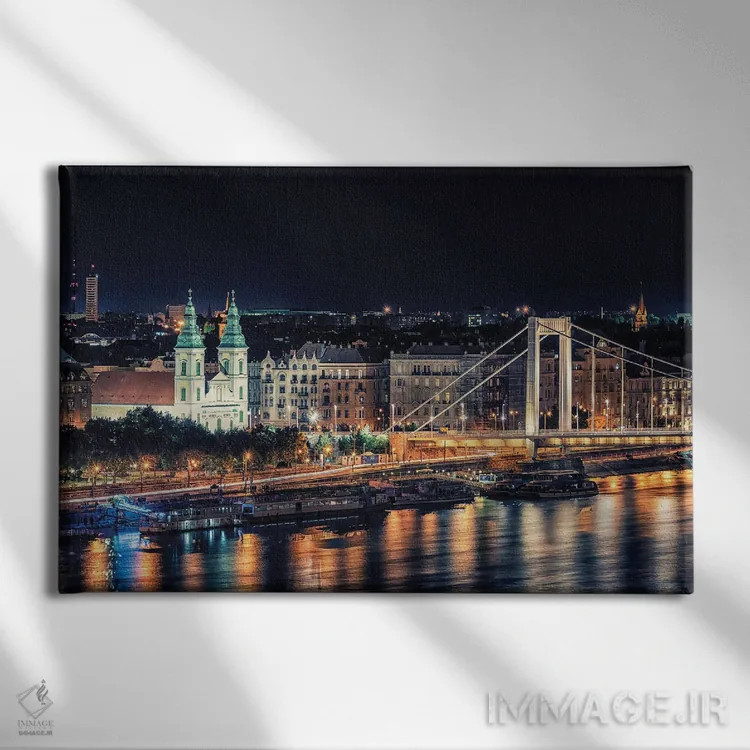 تابلو شب در بوداپست اثر مانجیک پیکچرز (استودیو عکاسی یا فیلمسازی) - نمای روبهرو روی دیوار