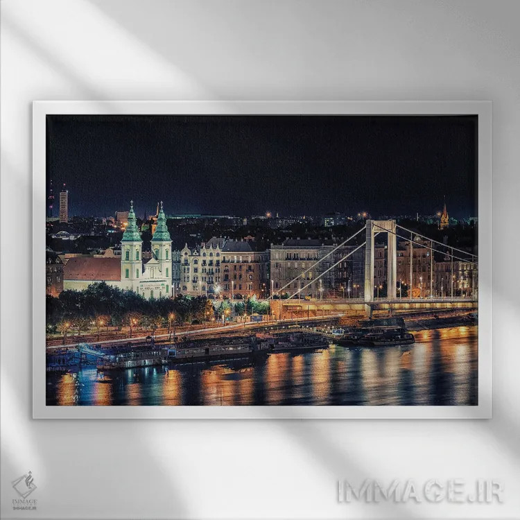تابلو شب در بوداپست اثر مانجیک پیکچرز (استودیو عکاسی یا فیلمسازی) - نمای قابدار سفید