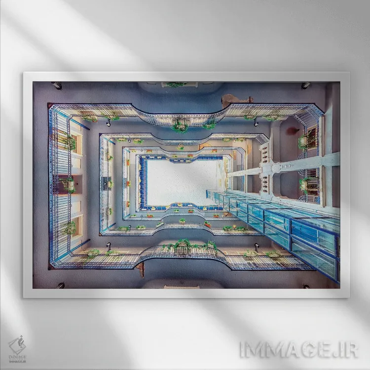 تابلو هتل بوداپست اثر مانجیک پیکچرز (استودیو عکاسی یا فیلمسازی) - نمای قابدار سفید