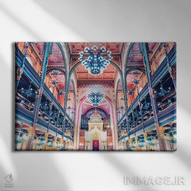 تابلو کنیسهٔ خیابان دوهانی اثر مانجیک پیکچرز (استودیو عکاسی یا فیلمسازی) - نمای روبهرو روی دیوار