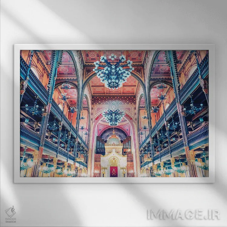 تابلو کنیسهٔ خیابان دوهانی اثر مانجیک پیکچرز (استودیو عکاسی یا فیلمسازی) - نمای قابدار سفید