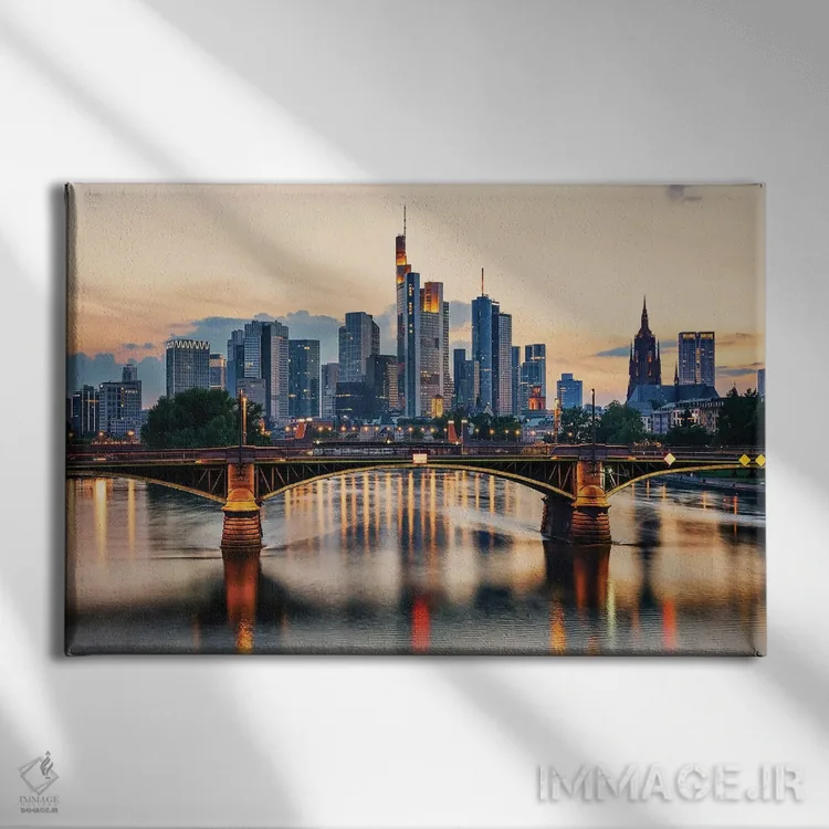تابلو غروب فرانکفورت اثر مانجیک پیکچرز (استودیو عکاسی یا فیلمسازی) - نمای روبهرو روی دیوار
