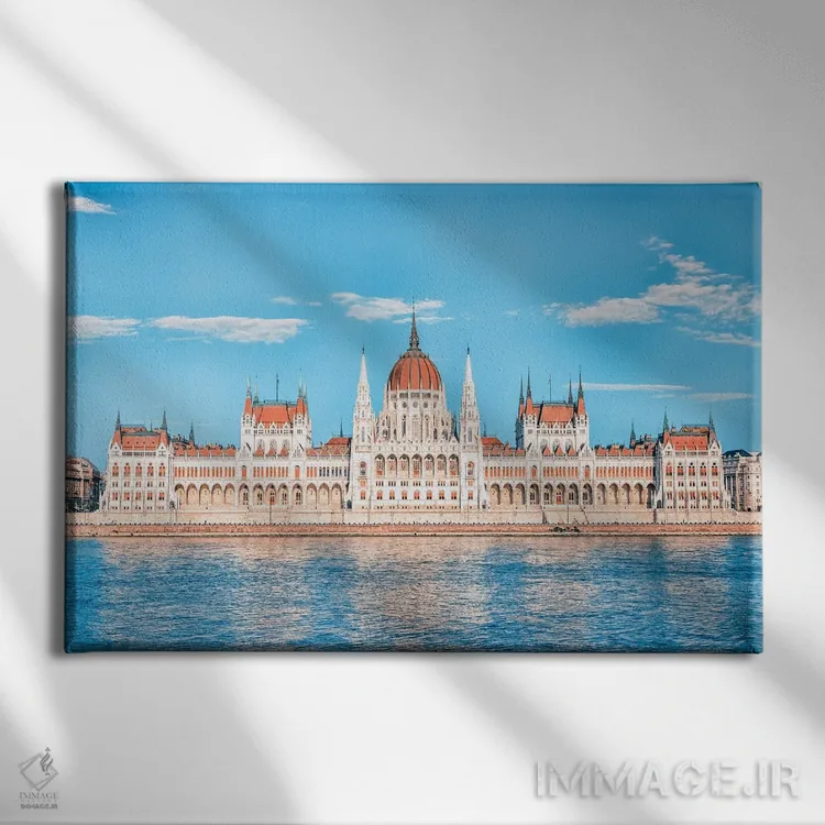 تابلو نما (نمای بیرونی) پارلمان مجارستان اثر مانجیک پیکچرز (استودیو عکاسی یا فیلمسازی) - نمای روبهرو روی دیوار