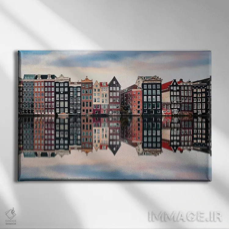 تابلو دامراک (خیابان و کانال آمستردام) اثر مانجیک پیکچرز (استودیو عکاسی یا فیلمسازی) - نمای روبهرو روی دیوار