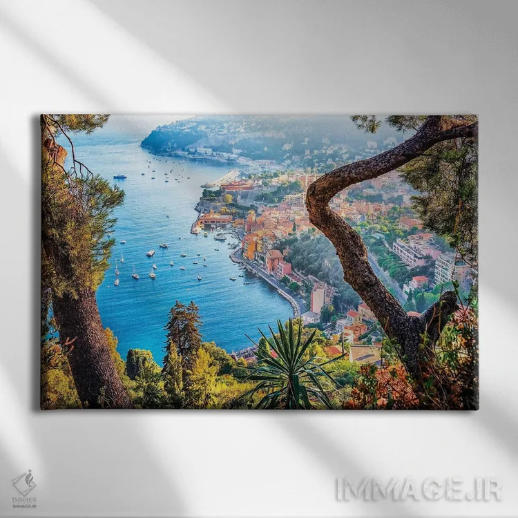 تابلو منظرهٔ ریویِرای فرانسه اثر مانجیک پیکچرز (استودیو عکاسی یا فیلمسازی) - نمای روبهرو روی دیوار