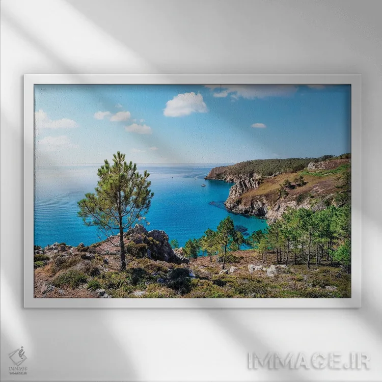 تابلو منظرهٔ برتانی فرانسه اثر مانجیک پیکچرز (استودیو عکاسی یا فیلمسازی) - نمای قابدار سفید