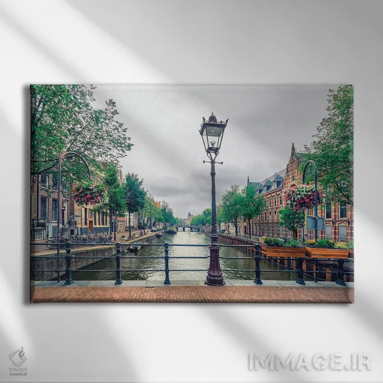 تابلو آمستردام ابری اثر مانجیک پیکچرز (استودیو عکاسی یا فیلمسازی) - نمای روبهرو روی دیوار