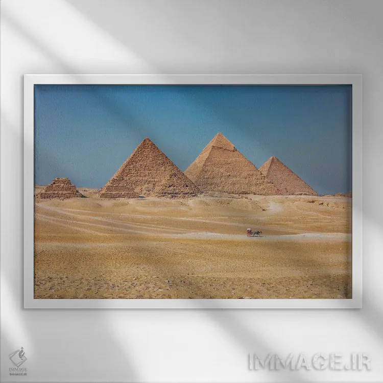 تابلو فلات جیزه اثر مانجیک پیکچرز (استودیو عکاسی یا فیلمسازی) - نمای قابدار سفید