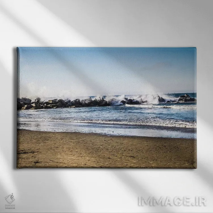 تابلو صخرهٔ مرجانی دوردست II اثر امیلی ناواس - نمای روبهرو روی دیوار