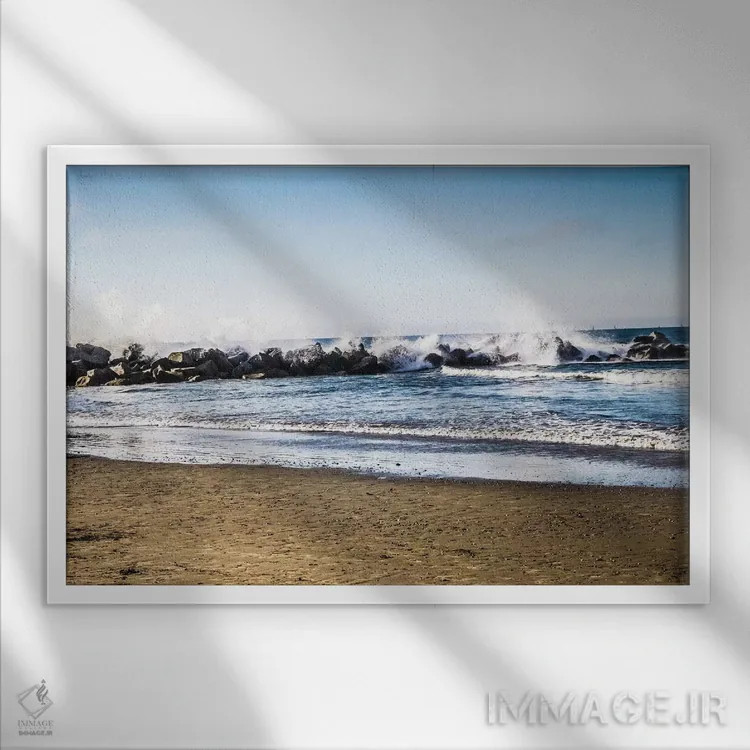 تابلو صخرهٔ مرجانی دوردست II اثر امیلی ناواس - نمای قابدار سفید