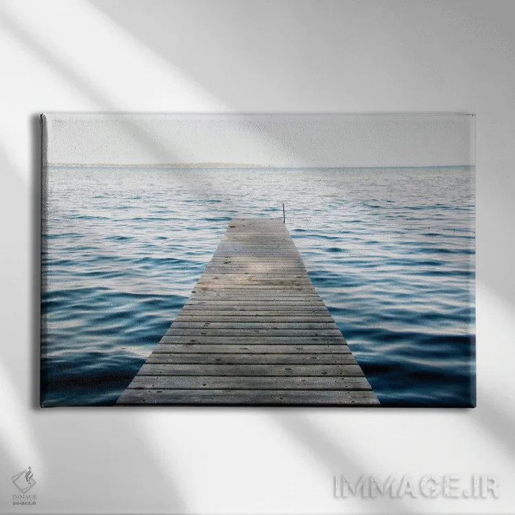 تابلو اسکلهٔ دریاچه اثر امیلی ناواس - نمای روبهرو روی دیوار