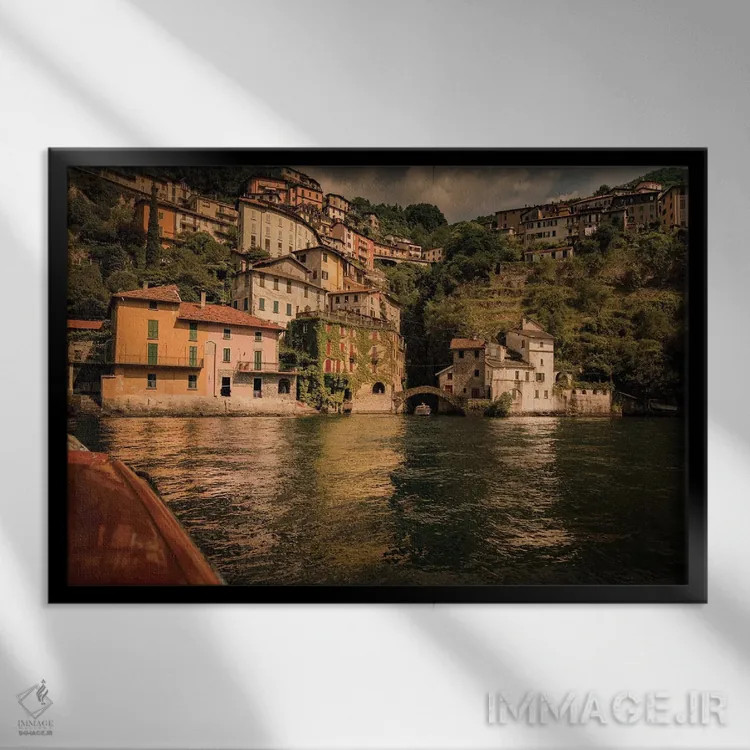 تابلو نسو، دریاچه کومو ۲ اثر انزو رومانو - نمای قابدار مشکی