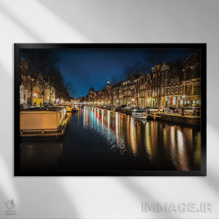 تابلو آمستردام در شب اثر انزو رومانو - نمای قابدار مشکی