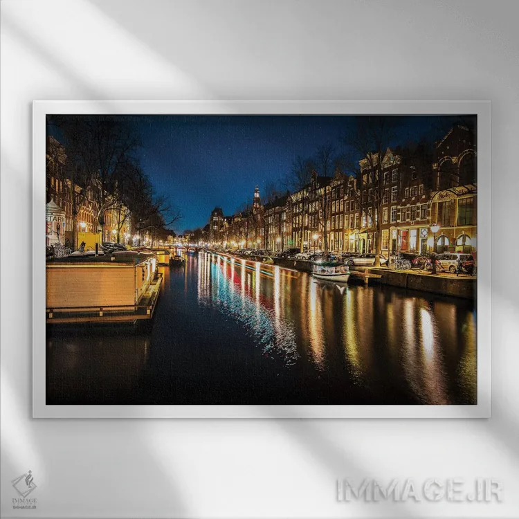 تابلو آمستردام در شب اثر انزو رومانو - نمای قابدار سفید