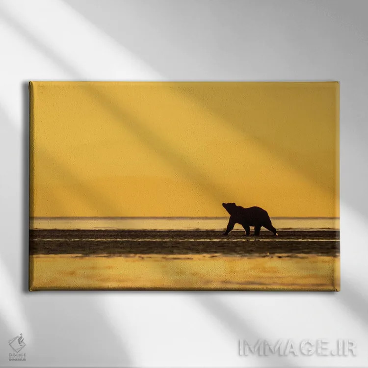 تابلو خرس گریزلی طلایی اثر اریک فیشر - نمای روبهرو روی دیوار