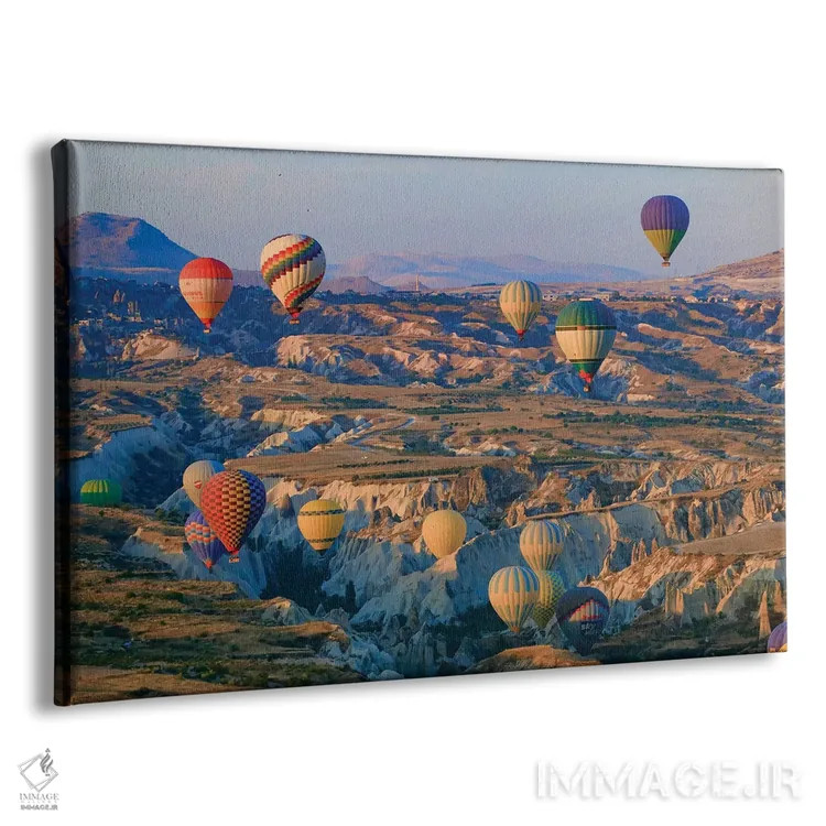 تابلو ترکیه، آناتولی، کاپادوکیا، گورمه. بالنهای هوای گرم در حال پرواز بالای دره II اثر امیلی ویلسون - نمای پرسپکتیو محصول