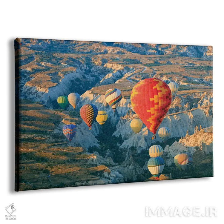 تابلو ترکیه، آناتولی، کاپادوکیا، گورمه. بالنهای هوای گرم بالای دره سرخ II اثر امیلی ویلسون - نمای پرسپکتیو محصول