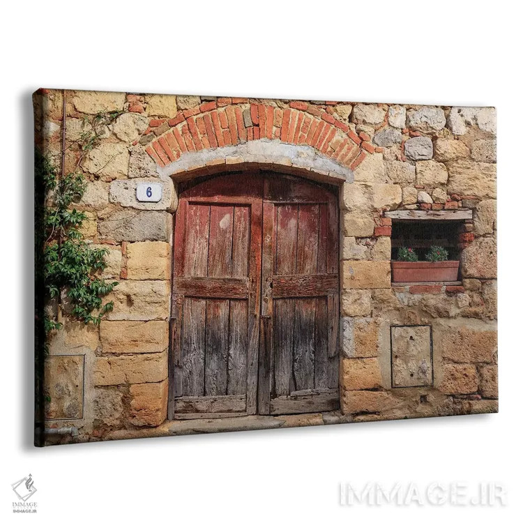 تابلو ایتالیا، مونتریجیونی. دیوار سنگی، در چوبی با شمعدانیهای کاشتهشده اثر امیلی ویلسون - نمای پرسپکتیو محصول