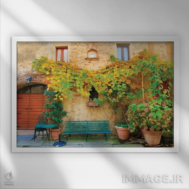 تابلو ایتالیا، توسکانی، استان سینا، کیوسوره. شهر تپهای. رنگهای پاییزی و نیمکت پارک اثر امیلی ویلسون - نمای قابدار سفید