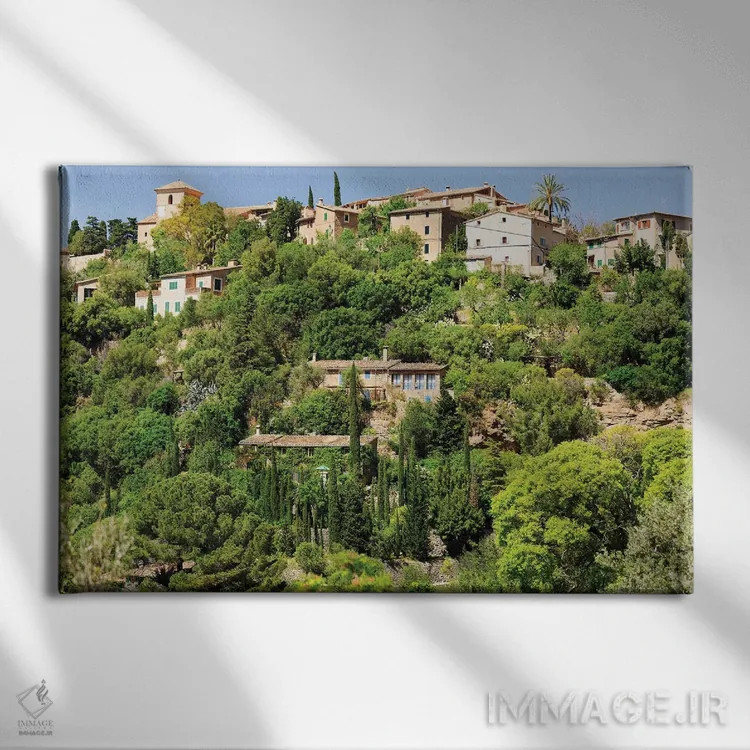 تابلو اسپانیا، جزایر بالئاری، مایورکا. کالا بانیالبوفار. آپارتمانها و خانههای ساحلی اثر امیلی ویلسون - نمای روبهرو روی دیوار