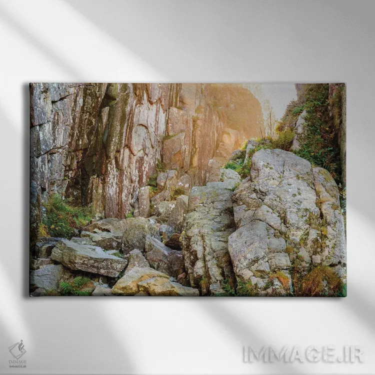 تابلو سوئد، استان بوهوسلان. مسیری میان صخرههای گوهای نزدیک اودوالا اثر امیلی ویلسون - نمای روبهرو روی دیوار