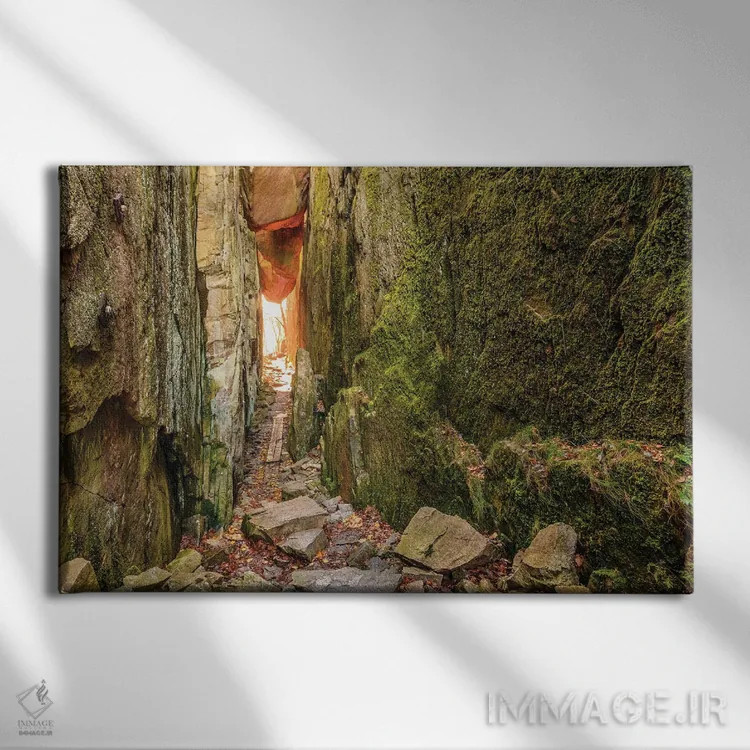 تابلو سوئد، استان بوهوسلان. مسیری میان صخرههای گوهای نزدیک اودوالا اثر امیلی ویلسون - نمای روبهرو روی دیوار