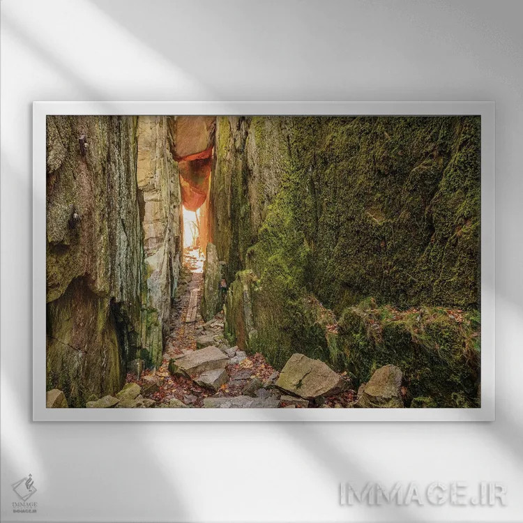 تابلو سوئد، استان بوهوسلان. مسیری میان صخرههای گوهای نزدیک اودوالا اثر امیلی ویلسون - نمای قابدار سفید