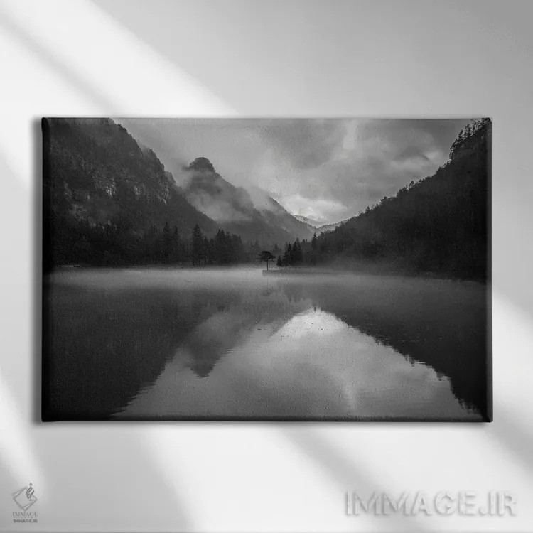 تابلو دریاچهٔ کوهستانی اثر دیزاین فابریکن (استودیو طراحی دانمارکی) - نمای روبهرو روی دیوار