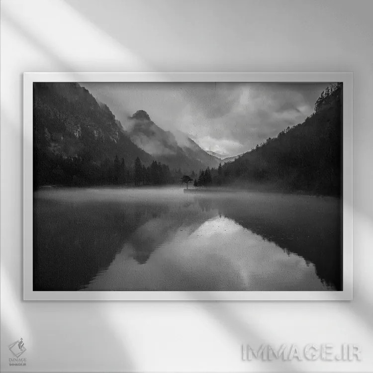 تابلو دریاچهٔ کوهستانی اثر دیزاین فابریکن (استودیو طراحی دانمارکی) - نمای قابدار سفید