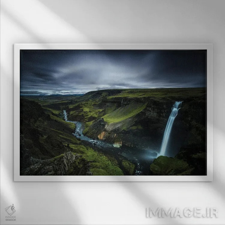 تابلو حال و هوای تاریک اثر فابیو آنتنور - نمای قابدار سفید