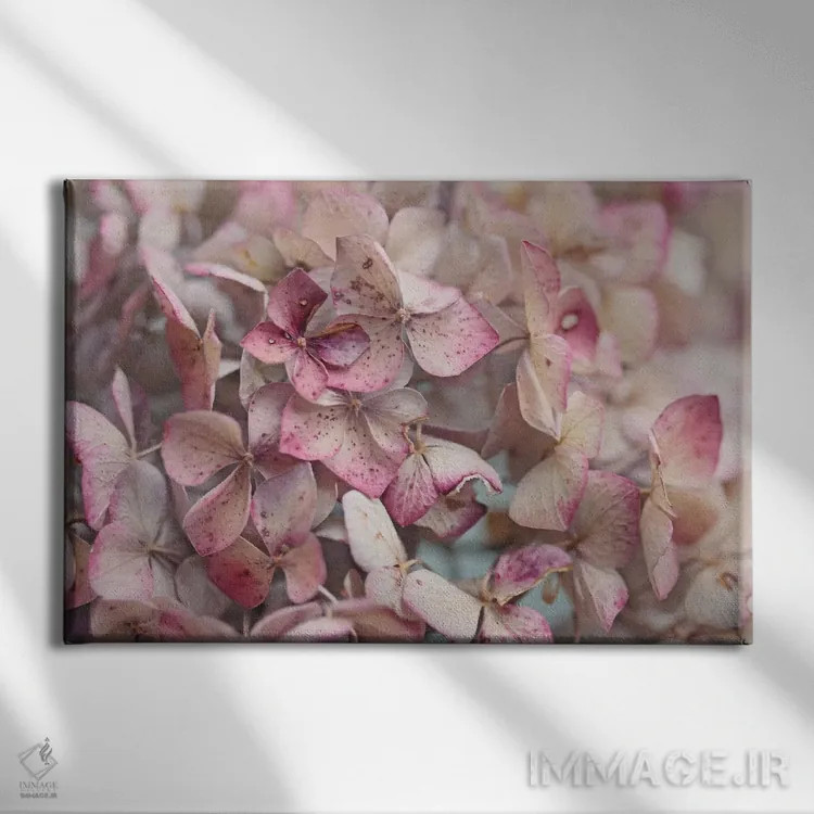 تابلو ادریسی قدیمی اثر آلیسون فنل - نمای روبهرو روی دیوار