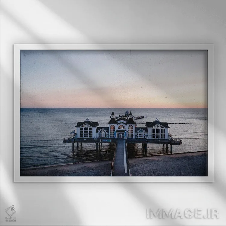 تابلو اسکله در غروب اثر فابیان فورتمن - نمای قابدار سفید