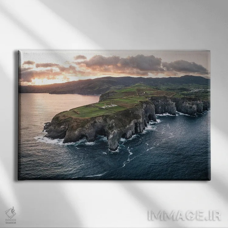 تابلو خط ساحلی ناهموار اثر فابیان فورتمن - نمای روبهرو روی دیوار