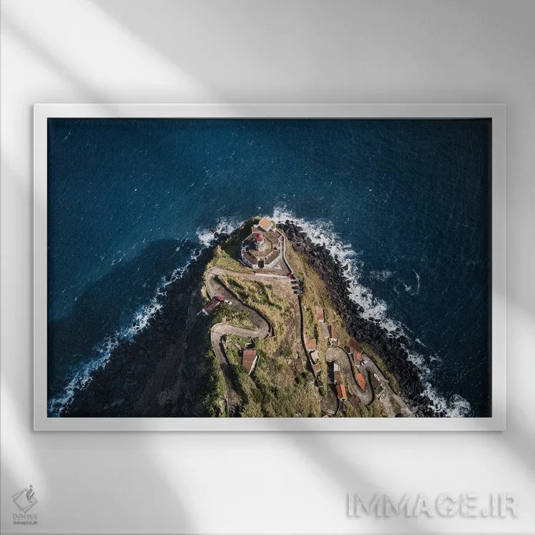 تابلو صخره فانوسدریایی اثر فابیان فورتمن - نمای قابدار سفید