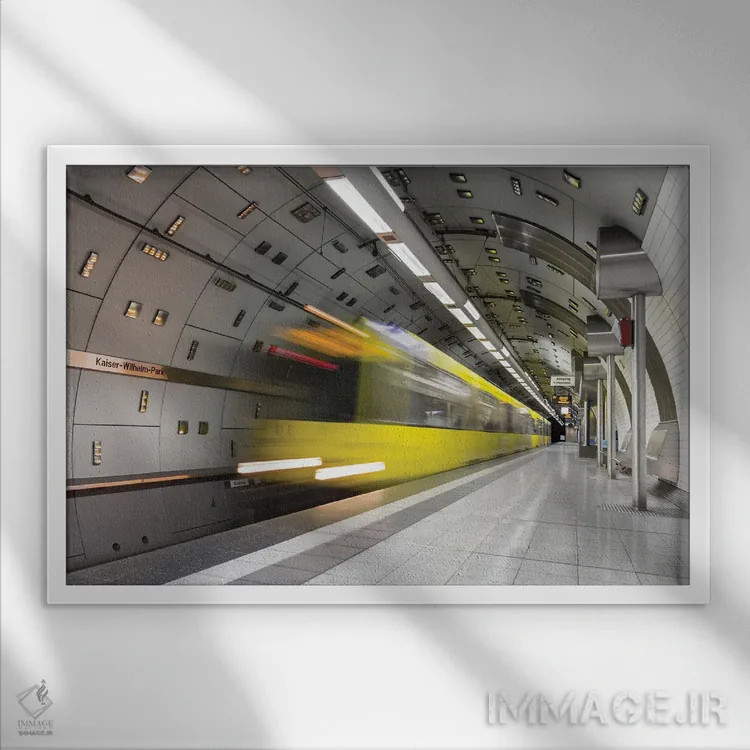 تابلو ایستگاه بعدی اثر فابیان فورتمن - نمای قابدار سفید