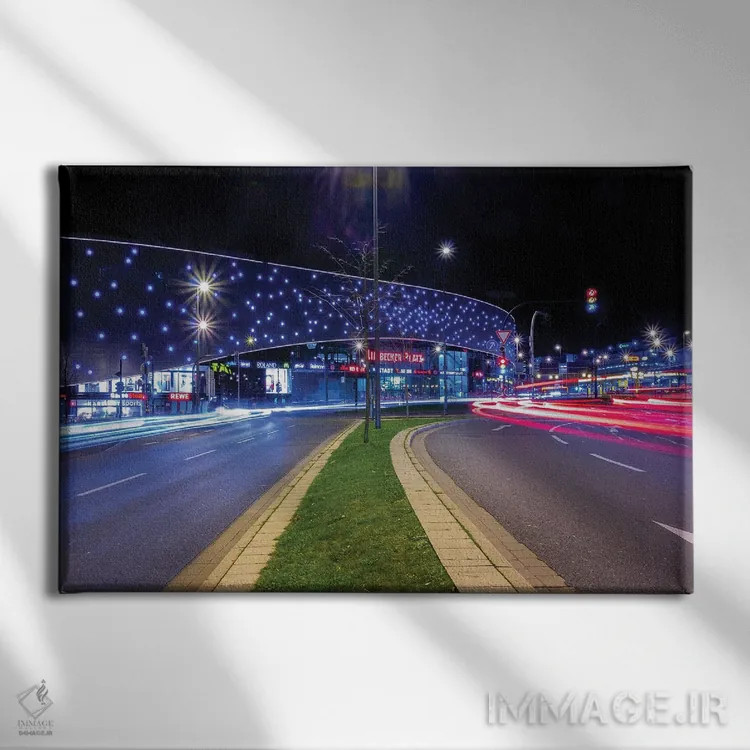 تابلو ترافیک شبانه اثر فابیان فورتمن - نمای روبهرو روی دیوار