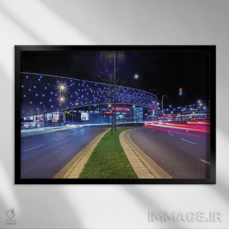 تابلو ترافیک شبانه اثر فابیان فورتمن - نمای قابدار مشکی