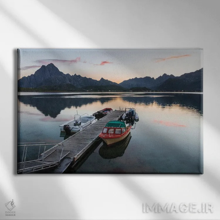 تابلو ساعت آبی در نروژ اثر فابیان فورتمن - نمای روبهرو روی دیوار