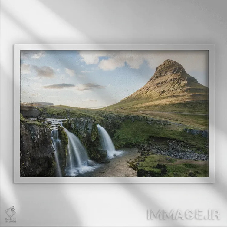 تابلو آبشار کیرکیوفل (ایسلند) اثر فابیان فورتمن - نمای قابدار سفید