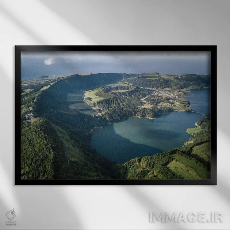 تابلو آتشفشان قدیمی اثر فابیان فورتمن - نمای قابدار مشکی