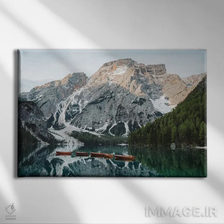 تابلو ۵ قایق در دریاچه ایتالیا اثر فابیان فورتمن - نمای روبهرو روی دیوار