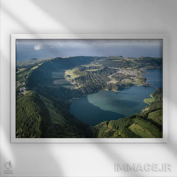 تابلو آتشفشان قدیمی اثر فابیان فورتمن - نمای قابدار سفید